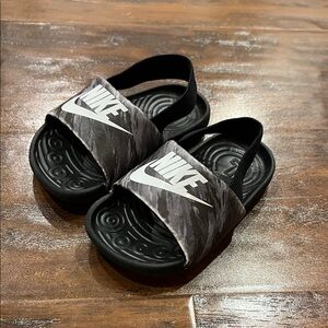 Nike Kawa Toddler Black Grey Camo  Soft Strap Slides Sandals 6c